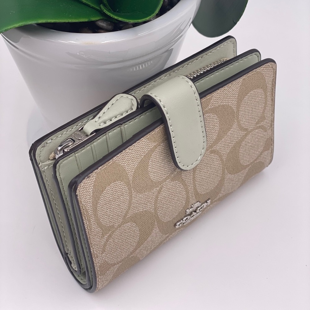 Coach Corner ZIP Wallet - Picture 4 of 13